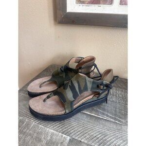 Muk Luks Women's Camouflage Green Open-Toe Sandals